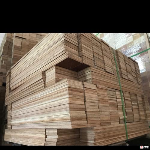 大量收购木业工厂处理的夹板边料,余料,残次板